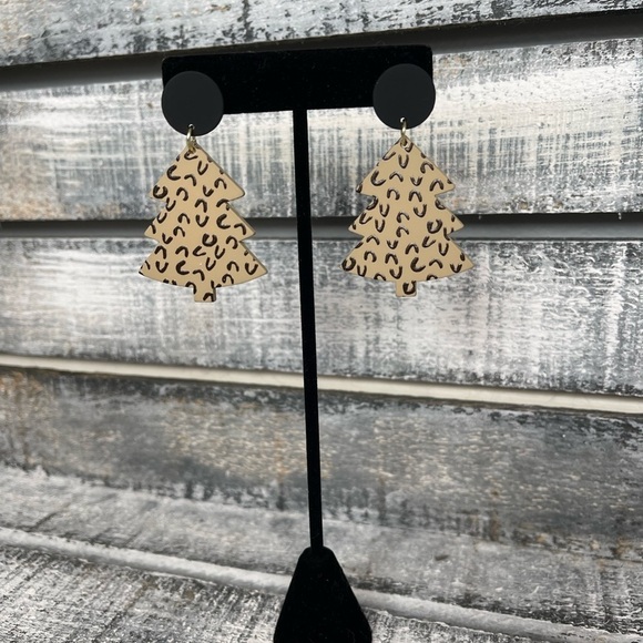 Jewelry - Leopard Tree earrings • NWT